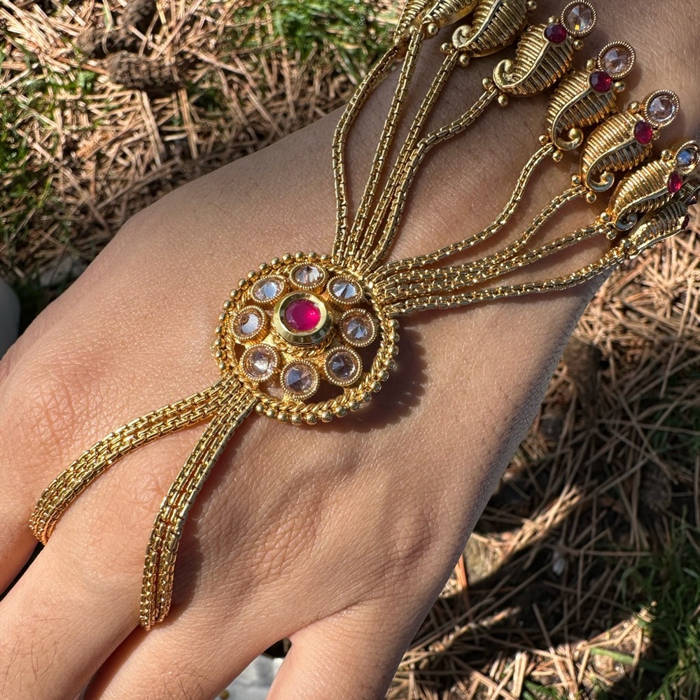 Elegant Gold Hand Jewelry
